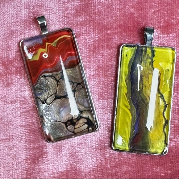 Fluid Art, Acrylic Hand Paint Pendants, Abstract, Glass cabochon 2 In Set 1876 - Picture 5 of 8